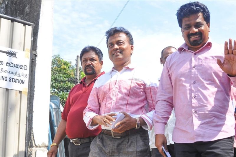 Anura Kumara Dissanayake (kanan) terpilih sebagai Presiden Sri Lanka
