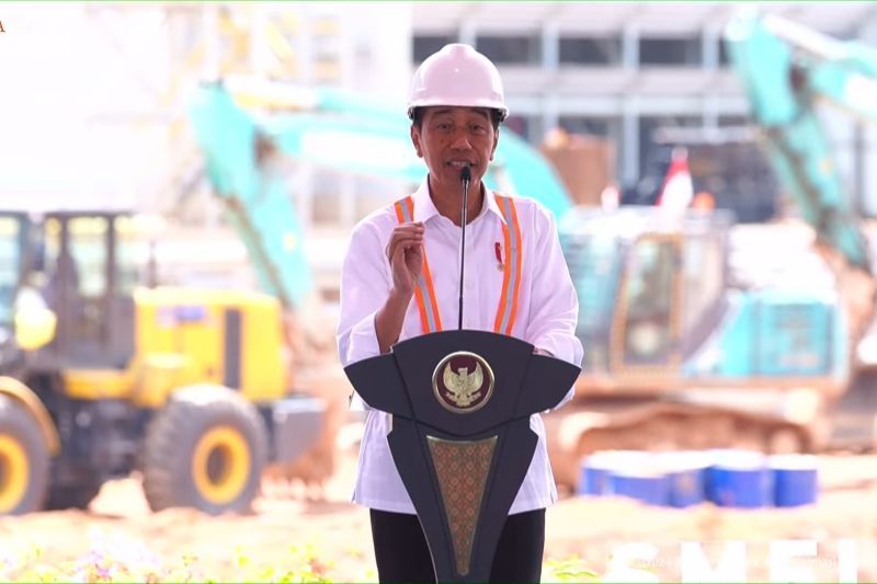 Presiden Joko Widodo meresmikan fasilitas injeksi bauksit Smelter Grade Alumina Refinery (SGAR)