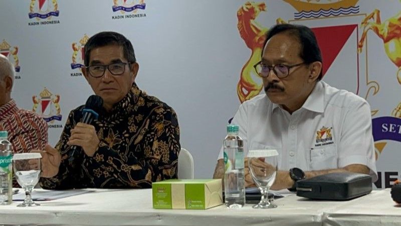Kuasa Hukum Kadin Indonesia Hamdan Zoelva (Kiri) dan Wakil Ketua Umum Kadin Dhaniswara K Harjono