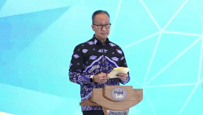 Menteri Perindustrian Agus Gumiwang Kartasasmita