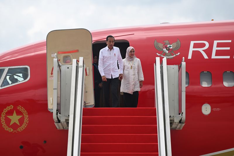 antarafoto-pesawat-kepresidenan-perdana-mendarat-di-bandara-ikn-111024-sgd-6