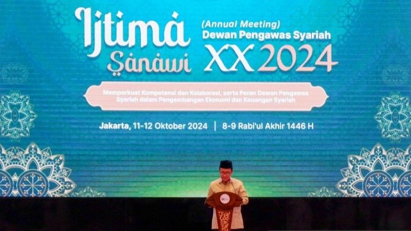 Wakil Ketua Dewan Komisioner OJK Mirza Adityaswara