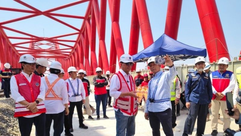 Menhub meninjau rel layang di Simpang Joglo Solo