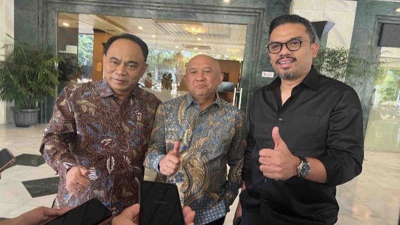 Menkominfo Budi Arie Setiadi (kiri), Maman Abdurrahman (kanan), Menkop UKM Teten Masduki