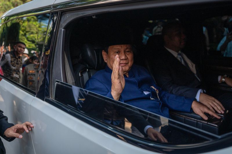 antarafoto-prabowo-bertolak-ke-parlemen-untuk-pelantikan-presiden-201024-fzn-1