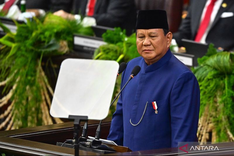Presiden Prabowo Subianto menyampaikan pidato usai dilantik pada sidang paripurna MPR