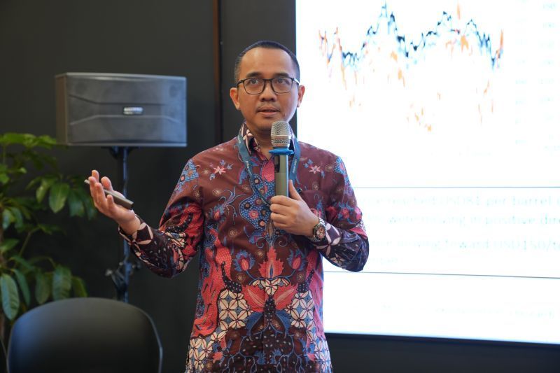 Chief Economist & Head of Research Mirae Asset Sekuritas Rully Arya Wisnubroto