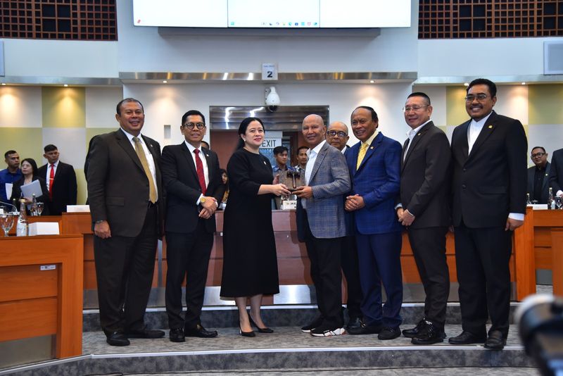 Ketua DPR Puan Maharani usai menetapkan Pimpinan Banggar DPR