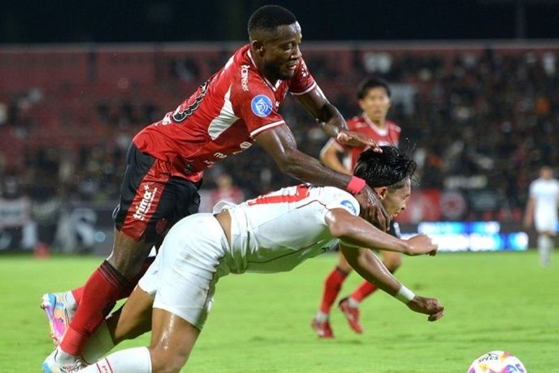 Pesepak bola Bali United Privat Mbarga
