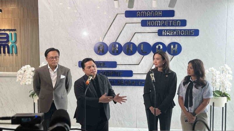 Menteri Badan Usaha Milik Negara (BUMN) Erick Thohir dan Menteri Pariwisata Widiyanti Putri Wardhana