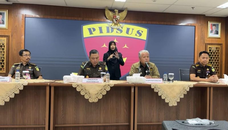 Dirdik Jampidsus Kejagung, Abdul Qohar, dalam konferensi pers di Kejagung