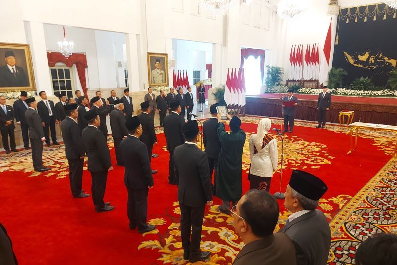 Presiden Prabowo Subianto melantik wakil dan anggota Dewan Ekonomi Nasional (DEN)