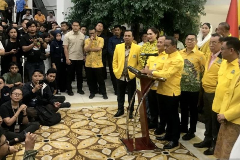 Ketua Umum DPP Partai Golkar Bahlil Lahadalia di Kantor DPP Partai Golkar