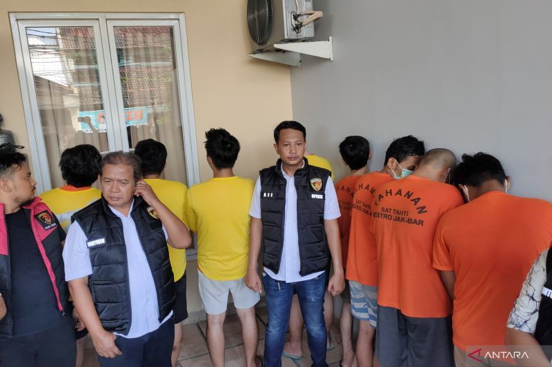 Delapan orang tersangka jual beli rekening untuk bandar judi online kamboja