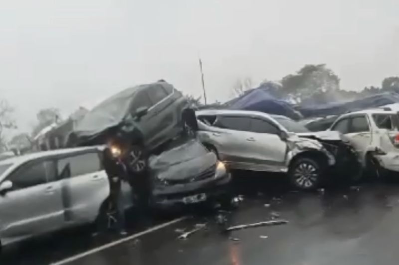 kecelakaan beruntun di Tol Cipularang Kilometer 92