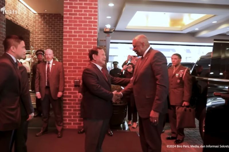 Presiden RI Prabowo Subianto bertemu Menteri Pertahanan Amerika Serikat Lloyd Austin