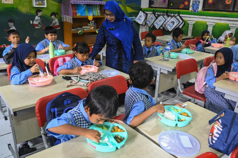 antarafoto-pembiasaan-program-makan-bergizi-di-tangerang-1731563428