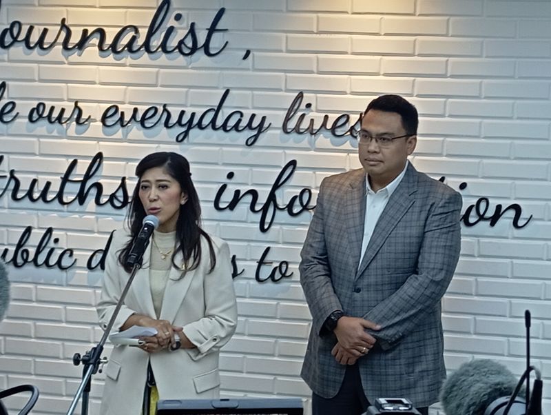 Menteri Komunikasi dan Digital Meutya Hafid bersama Wamen Komdigi, Angga Raka Prabowo