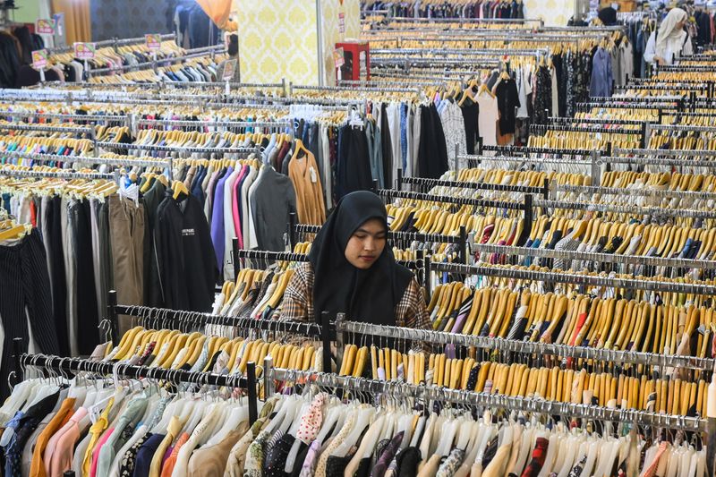 antarafoto-penerapan-ppn-12-persen-tahun-2025-1731681852
