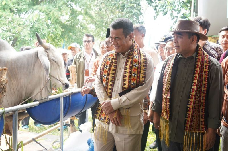 Menteri Pertanian (Mentan) Amran Sulaiman bersama Ketua MPR RI Muzani