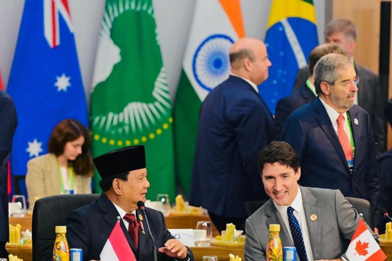 Presiden RI Prabowo Subianto berbincang dengan Perdana Menteri Kanada Justin Trudeau