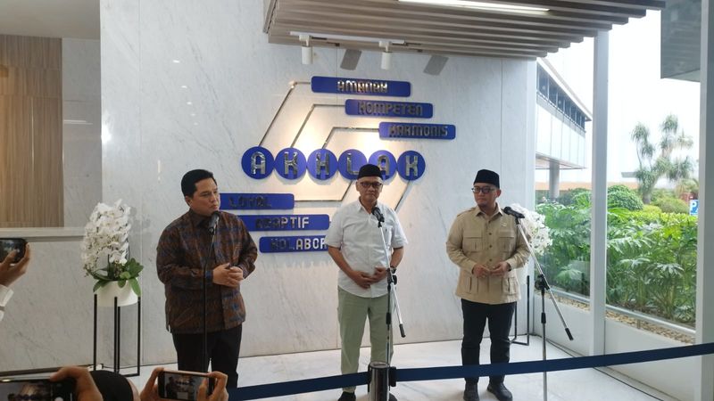 Menteri BUMN Erick Thohir, Kepala BP Haji Gus Irfan, dan Wakil BP Haji Dahnil Anzar Simanjuntak