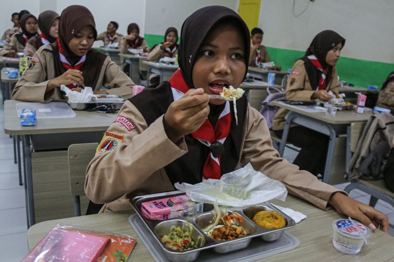 antarafoto-wapres-tinjau-uji-coba-makan-bergizi-gratis-di-semarang-1732256034