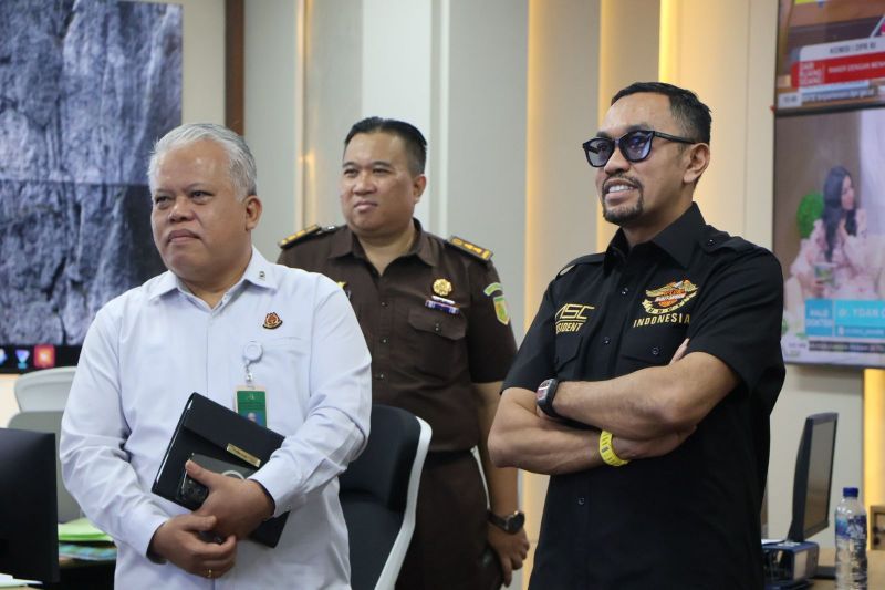 Wakil Ketua Komisi III DPR RI Ahmad Sahroni dan Kapuspenkum) Kejaksaan Agung Harli Siregar