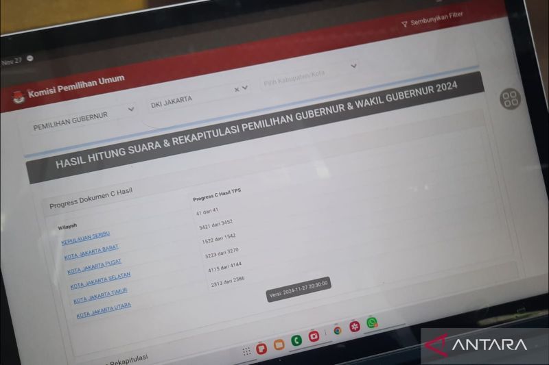 Seorang pemilih di Jakarta mengakses laman https://infopemilu.kpu.go.id