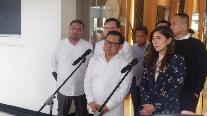 Menteri Koordinator Pemberdayaan Masyarakat Muhaimin Iskandar bersama Menteri Komdigi Meutya Hafid 