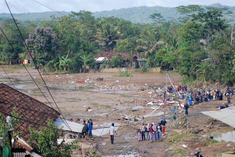 antarafoto-banjir-bandang-di-kabupaten-sukabumi-1733404503