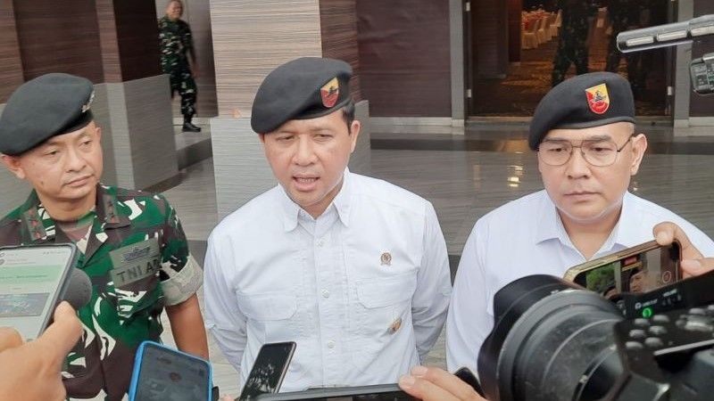 Menteri Transmigrasi Iftitah Sulaiman Suryanegara