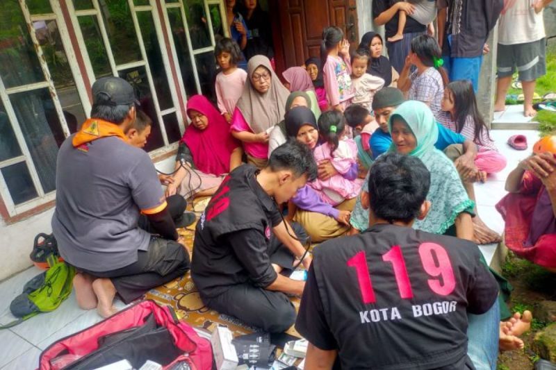 Kementerian Kesehatan mengirimkan bantuan obat-obatan dan perlengkapan medis