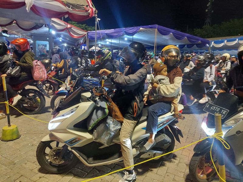 Illustrasi pemudik jelang libur Natal dan Tahun Baru