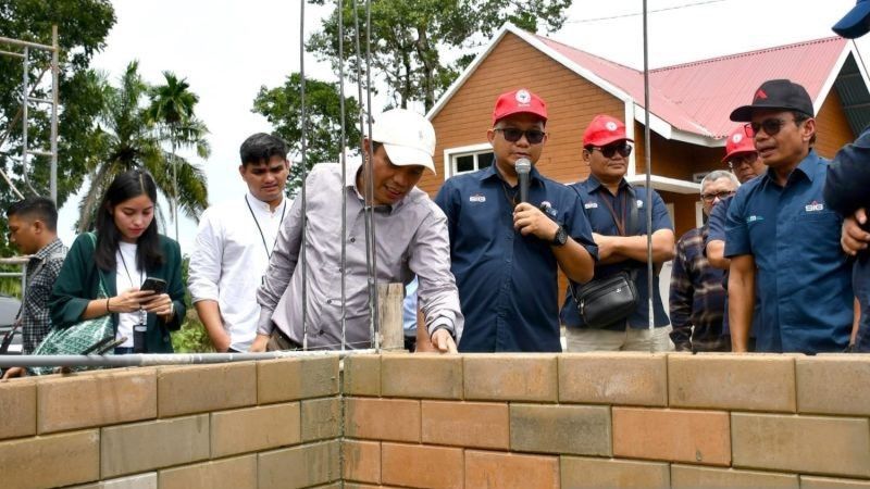 Direktur Utama SIG Donny Arsal