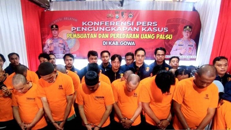 Sejumlah tersangka jaringan sindikat uang palsu di kampus UIN Alauddin