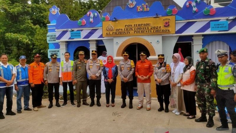 Polda Jabar saat melakukan peninjauan di Posko Terpadu Nataru di eks GT Palimanan Tol Cipali