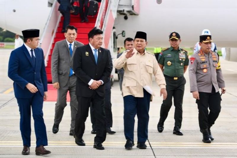 Presiden RI Prabowo Subianto tiba di Pangkalan TNI AU Halim Perdanakusuma