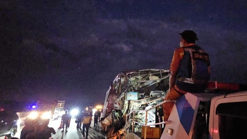 Kondisi bus yang mengangkut rombongan pelajar SMP asal Bogor, Jawa Barat mengalami kerusakan