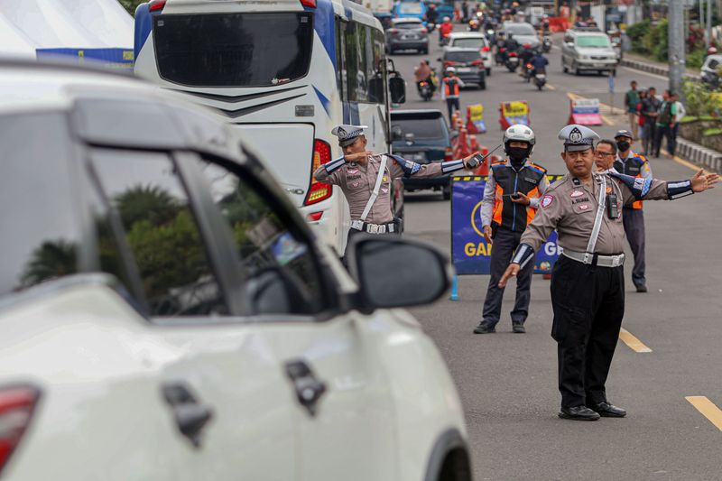 antarafoto-pmeberlakuan-ganjil-genap-libur-natal-dan-tahun-baru-di-puncak-bogor-