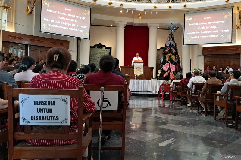 Jemaat disabilitas mendapatkan tempat khusus di GPIB Immanuel, Jakarta