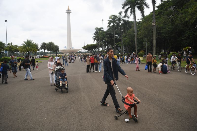 antarafoto-liburan-natal-di-monas-1735117105