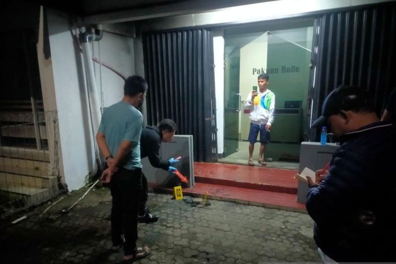 Polresta Bogor Kota melakukan olah TKP di kantor redaksi Harian Pakuan Raya 