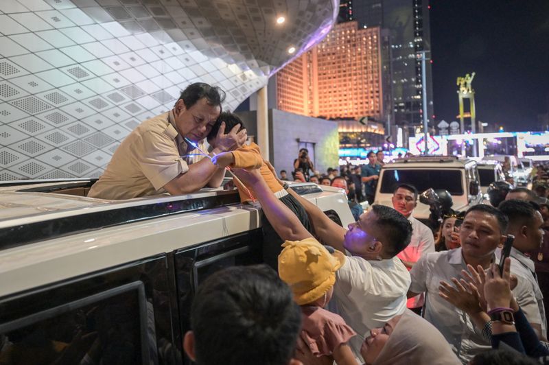 antarafoto-presiden-prabowo-sapa-warga-saat-car-free-night-1735652516