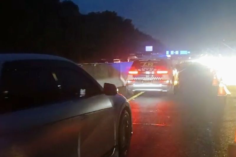 Contraflow di jalan Tol Jakarta-Cikampek