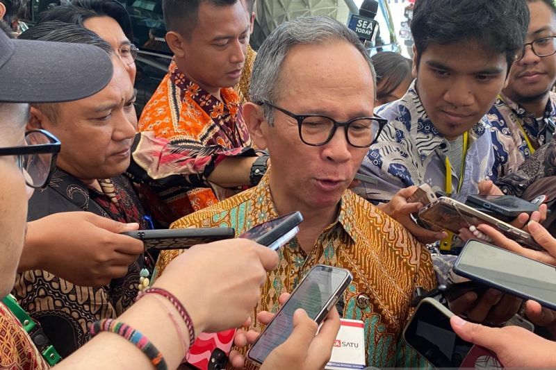 Ketua Dewan Komisioner Otoritas Jasa Keuangan (OJK) Mahendra Siregar