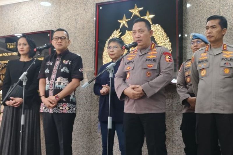 Menteri P2MI Abdul Kadir Karding bersama Kapolri Jenderal Pol. Listyo Sigit Prabowo 