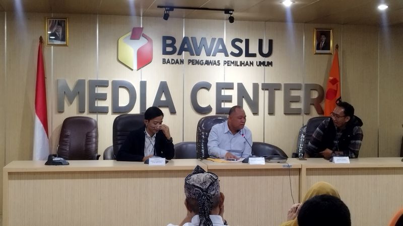 Anggota Bawaslu RI, Totok Hariyono bersama Direktur Eksekutif Citra Institute, Yusak Farchan