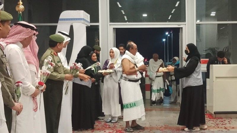 Rombongan jamaah calon haji asal Madura, Jawa Timur mendapatkan sambutan dari Pemerintah Arab Saudi