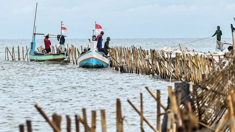 TNI-AL-dan-nelayan-bongkar-pagar-laut-di-Tangerang-180125-RIV-3